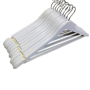 Cintre <span class=keywords><strong>en</strong></span> <span class=keywords><strong>bois</strong></span> incurvé de prix usine pour costume de <span class=keywords><strong>manteau</strong></span> de chemise - Product Image 6