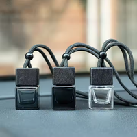 Pendentif parfum aromathérapie huile essentielle Vente en gros Bouteille en verre Désodorisant pour voiture Diffuseur de parfum Bouchon à vis Intérieur de voiture