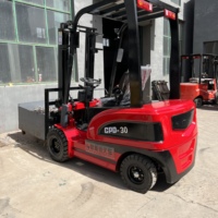 Montacargas Eléctrico Jichuan de 1.5t (3000lbs) con Horquillas de 1.2m, Tracción en las Cuatro Ruedas, Neumáticos Sólidos, Mástil de una Etapa, 4km/h, Mini Montacargas