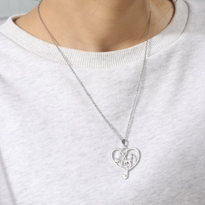 Collar con Colgante de Corazón con Nota Musical en Acero Inoxidable Chapado en Oro de 18K para Mujer, Joyería de Moda Hipoalergénica con Llave de Sol - Product Image 3