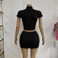 Ensemble deux pièces pour femme : T-shirt à manches courtes couleur bonbon et mini-jupe - Tenue d'été décontractée en coton et élasthanne 2026