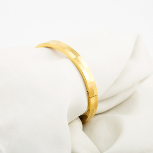 Yunnique – Bracelet en acier titane plaqué or, motif géométrique, bijoux à la mode pour femmes, été 2022 - Product Image 4