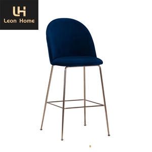 كراسي بارستول فاخرة على الطراز الكلاسيكي الأوروبي مطلية بالذهب جلد أزرق داكن مع أرجل من الفولاذ المقاوم للصدأ - Product Image 5