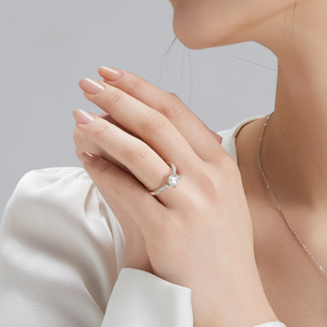Anillo de Compromiso Clásico con Moissanita Redonda de 1.0ct, Plata S925, Piedras Laterales con Engaste de Garras, Joyería para Mujer - Product Image 5