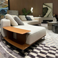 Ensemble de canapés modulaires incurvés modernes avec revêtement en tissu, assise en mousse haute densité, conçu pour les zones de réception et de salon d'hôtel