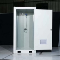 Cabine mobile préfabriquée en acier, toilettes extérieures multifonctionnelles modernes avec des caractéristiques en plastique de luxe pour quai ou usage en micro-maison