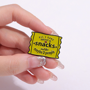 Buongustaio introverso tutto ciò che mi <span class=keywords><strong>interessa</strong></span> è spilla con spilla in smalto per snack divertente proverbio spilla con distintivo per gioielli spilla per amanti del cibo spazzatura - Product Image 5