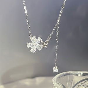Collier pendentif flocon de neige étoile en argent pur S925 entièrement serti de diamants, luxe exquis avec pierre principale en zircon de haute beauté - Product Image 2