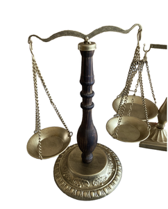 Candelabro de Metal Dorado de Estilo Minimalista, Portavelas Romántico con Forma de Pirámide, Decoración Creativa para Mesa de Bar de Estilo Europeo - Product Image 1