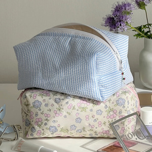 Korean style fresh and sweet striped toiletry bag, large capacity <b>storage</b> bag, Instagram style plaid <b>makeup</b> bag, sweet girl - Product Image 2