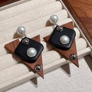 Pendientes Geométricos de Madera con Perla Sintética para Mujer, Estilo Minimalista para Uso Diario 2025 - Product Image 1