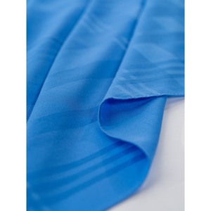 Pañuelo Cuadrado de Chifón de Poliéster Premium Miss Color, 120x120 cm, Liso Teñido con Borde, Suave al Tacto, Ligero y Transpirable - Product Image 6
