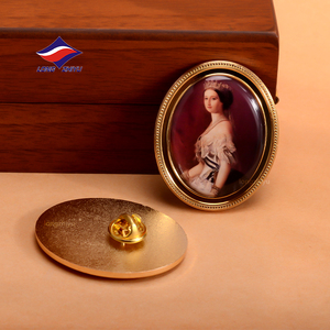 Longzhiyu - Nhà sản xuất huy hiệu kim loại in <span class=keywords><strong>epoxy</strong></span> tùy chỉnh 18 năm, logo công ty hoạt hình, quà lưu niệm, ghim cài áo - Product Image 1