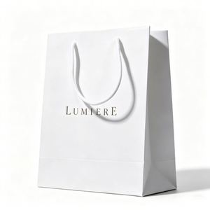 Sacs en carton personnalisés de luxe, écologiques et recyclables pour entreprises, avec impression intégrale, logo personnalisé, pour le commerce de détail, les vêtements et les achats. - Product Image 1