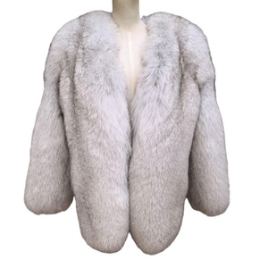 Cappotto di Lusso in Pelliccia di <span class=keywords><strong>Visone</strong></span> <span class=keywords><strong>Bianco</strong></span> Puro e Volpe Argentata per Donna, Autunno-Inverno 2026 - Product Image 3