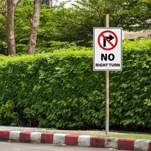 Señal de Tráfico Reflectante de Prohibido Girar a la Izquierda (Cumple con MUTCD de EE. UU./Canadá) - Señal de Tráfico de Aluminio Resistente a la Intemperie - Product Image 6