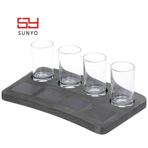 Tumbler carino Modulare vendita calda chiaramente Set di 4 <span class=keywords><strong>Vintage</strong></span> Mini bicchieri di birra artigianale Set personalizzabile bicchierini con vassoio di legno