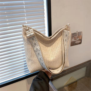 Nouvelle tendance de sacs à main tissés en paille pour femmes, sacs à bandoulière à sangle de conception fourre-tout bon marché à la mode - Product Image 2