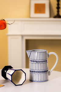 Ensemble de vases en céramique rayés bleu et blanc, pichet et gobelet en porcelaine peints à la main, décoration d'intérieur chinoiserie moderne - Product Image 2
