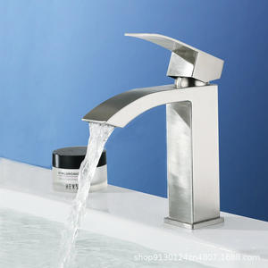 Robinet de lavabo contemporain monotrou en acier inoxydable à montage sur comptoir avec bec cascade à poignée unique - Product Image 4