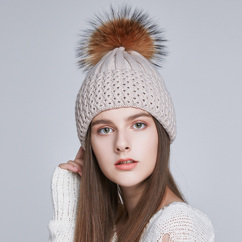 Beige + POM marrón