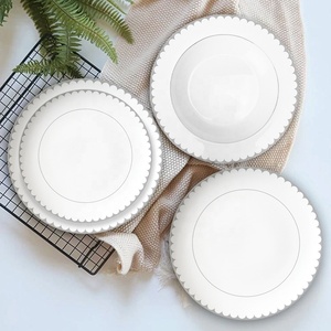 <span class=keywords><strong>Vajilla</strong></span> de cerámica con ribete de oro y <span class=keywords><strong>plata</strong></span> <span class=keywords><strong>blanca</strong></span> de lujo, platos de porcelana de catering occidental, juego de platos para Banquete de boda de Hotel - Product Image 3