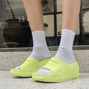 Sandales ouvertes en EVA blanches, antidérapantes, confortables, pour hommes et femmes, idéales pour l'été - Product Image 2