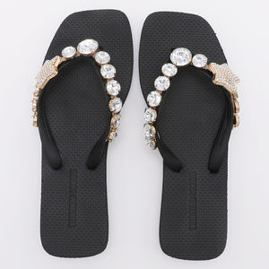 Nouvelles sandales d'été 2025 <span class=keywords><strong>pour</strong></span> femmes, respirantes et légères, style tongs, avec chaîne en strass et cristaux cousus main en forme de V, chaussures de plage à bout ouvert - Product Image 3