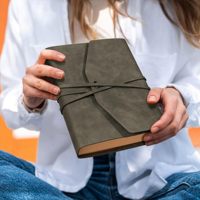 Kustom buku harian antik notebook buatan tangan kulit tahan lama A5 kulit jurnal untuk memberikan hadiah