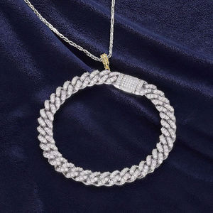Bracelet tennis en moissanite de qualité export, éclat brillant, bijoux raffinés pour femmes, accessoires de fête et de mariage, disponible à la vente - Product Image 3