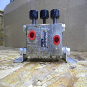 Lot de 3 isolateurs de calibre Racine Stack de PLC Rexnord 6 FD6-STHB 102S-3 Vente en gros - Product Image 1
