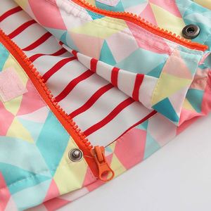 Nouveaux produits : Cintre en bois à motif dessin animé pour manteaux, idéal pour mère et fille, recherche de distributeur - Product Image 5