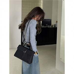 Bolso de Diseño Exclusivo Dorado, Bolso Vintage de Cuero Vacuno de Alta Calidad, Bolso Bandolera, Maletín - Product Image 3