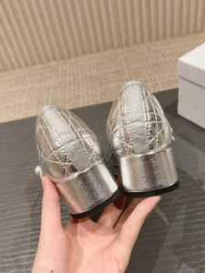 Chaussures plates Mary Jane matelassées argentées pour femmes, à bout carré et talon bas, confortables, en cuir, pour soirée et bureau - Product Image 6