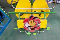Manège pour enfants à commande manuelle sur le thème de l'abeille romantique Nova Rides AB-Bee Flying Bee Ride, jeux familiaux, manège à commande manuelle en forme d'avion
