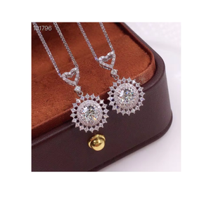 Collar con colgante de girasol, Color dorado y blanco de 18K, forma de flor del Sol Central, gia0.30 CT - Product Image 1