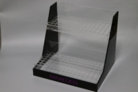 Estante de exhibición cosmético de maquillaje acrílico negro transparente, soporte de exhibición de producto de brillo de labios, estante de exhibición de lápiz labial cosmético