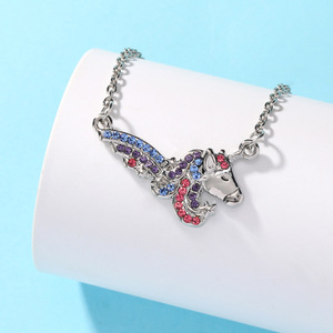 Nouveau petit pendentif <span class=keywords><strong>cheval</strong></span> arc-en-ciel personnalité de la mode <span class=keywords><strong>collier</strong></span> incrusté de strass coloré pour les enfants - Product Image 5