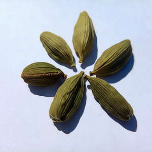 Cardamomo Verde Natural de Gujarat, India, Cosecha Fresca, 100% Puro, Vainas de Elaichi para Compradores Mayoristas y Distribuidores de Exportación Global - Product Image 1