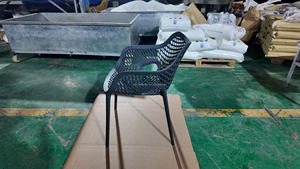 <span class=keywords><strong>Chaise</strong></span> de loisirs moderne en plastique avec dossier et <span class=keywords><strong>accoudoir</strong></span> à grille creuse Légère et confortable pour les espaces intérieurs et extérieurs - Product Image 4