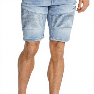 Shorts en jean slim bleu clair pour homme, style motard, coupe ajustée, coupe-vent, avec empiècements plissés, effet usé, ourlet effiloché, cinq poches - Product Image 3