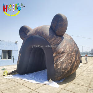 ทีมฟุตบอลโรงเรียนมัธยมหมีกริซลี่วิ่งผ่านอุโมงค์เป่าลมหมี - Product Image 5