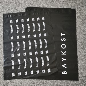 Borsoni E-Commerce biodegradabili eco-friendly Black Poly Flyer in plastica con Logo stampato a tracolla per corriere - Product Image 6