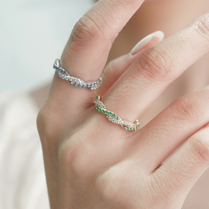 แหวนทองคำแท้ 14K ประดับพลอยแล็บและมอสซาไนต์จาก Starsgem แหวนแต่งงานทองคำ 14K - Product Image 3