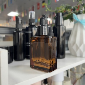 ขวดแก้วสีเหลืองอำพันเข้มขนาด 50 มล. แบบหยดทรงสี่เหลี่ยม ขวดแก้วทรงแบนสำหรับน้ำมันหอมระเหย ขวดแก้วทรงสี่เหลี่ยมสำหรับบรรจุเซรั่มบำรุงผิว - Product Image 1