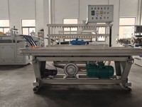 Ligne de production de panneaux de plafond et de panneaux muraux en PVC plastique, machine d'extrusion de panneaux de décoration en PVC