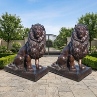 Paire de sculpture grandeur nature de lion de jardin en bronze de gardien coulé en cuivre à vendre