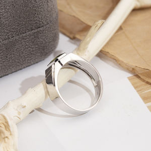 Bague Messi Jewelry MSR-1693 en or 14 carats avec serti clos et pierre précieuse verte taille émeraude - Product Image 4