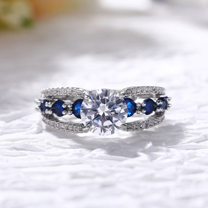 Anello Traforato di Colore Blu, Design Creativo per Donne - Product Image 2