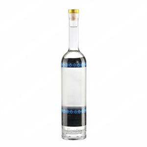 Bouteilles en verre transparentes de qualité supérieure personnalisées avec bouchon en liège pour les spiritueux de luxe comme le whisky, le rhum, le gin, la <span class=keywords><strong>tequila</strong></span>, 700 ml avec bouchon - Product Image 1
